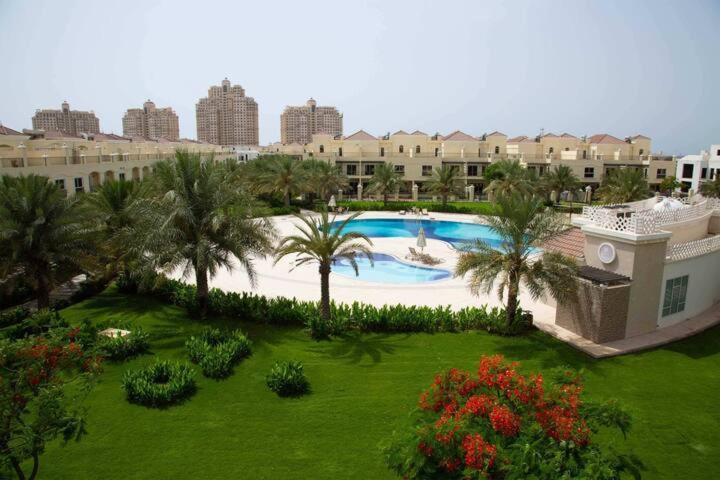 Luxurious Cozy With Pool Access * Ra’s al-Chaima
