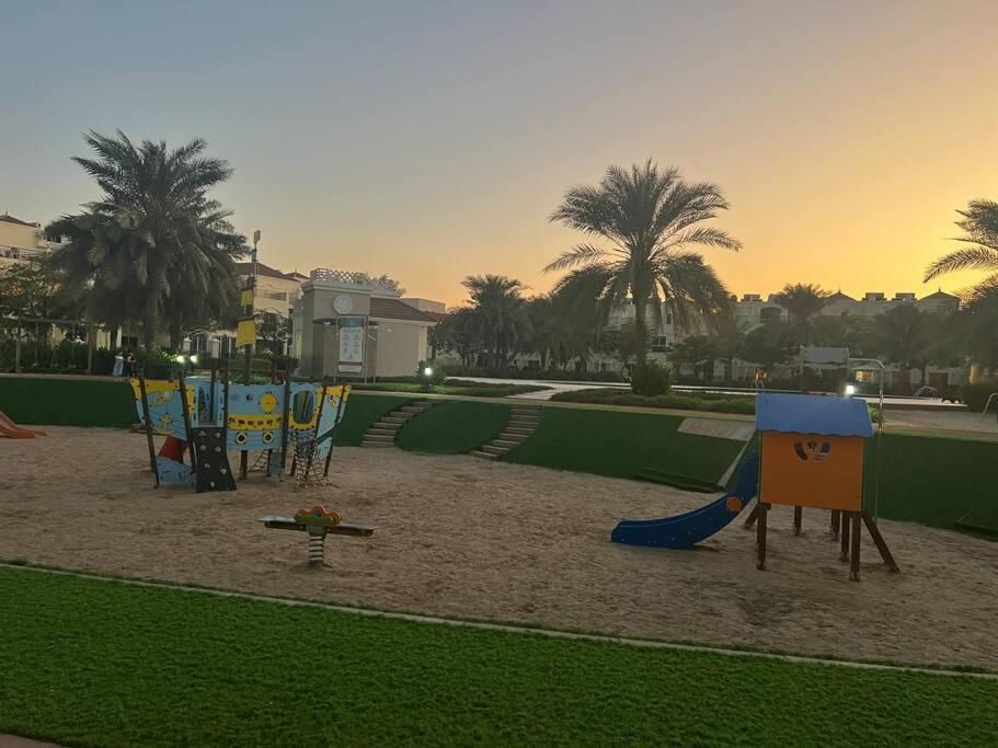 विला Luxurious Cozy With Pool Access Ras al-Khaimah